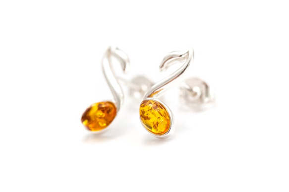 アンバー（琥珀）のジュエリー イヤリング　Amber Music Note Stud Earrings 4枚目の画像