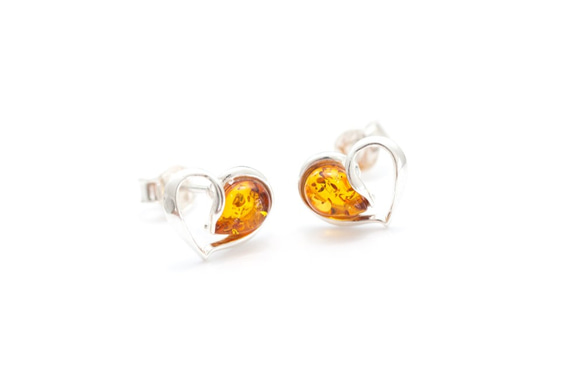 アンバー（琥珀）のジュエリー イヤリング Heart Stud Earrings 3枚目の画像