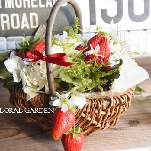 まるでいちご狩りの気分♪苺のかごバスケット アートフラワー お菓子