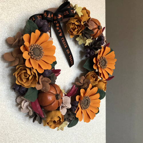クレイクラフト ❁ ハロウィンリース オレンジのガーベラと黒リボン