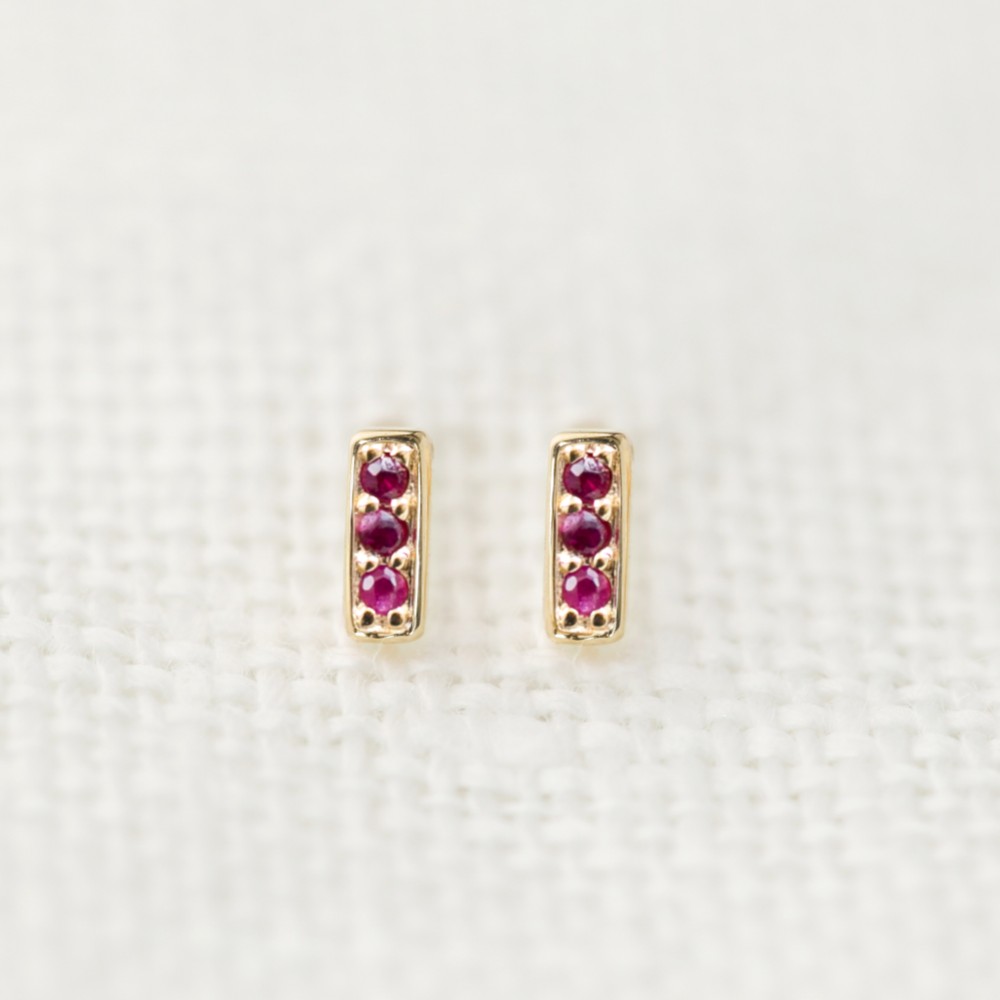 7月の誕生石、天然ルビーのバーピアス✴︎14KYG, RG, WG,✴︎幾何学ピアス✴︎シンプル普段使いのピアス