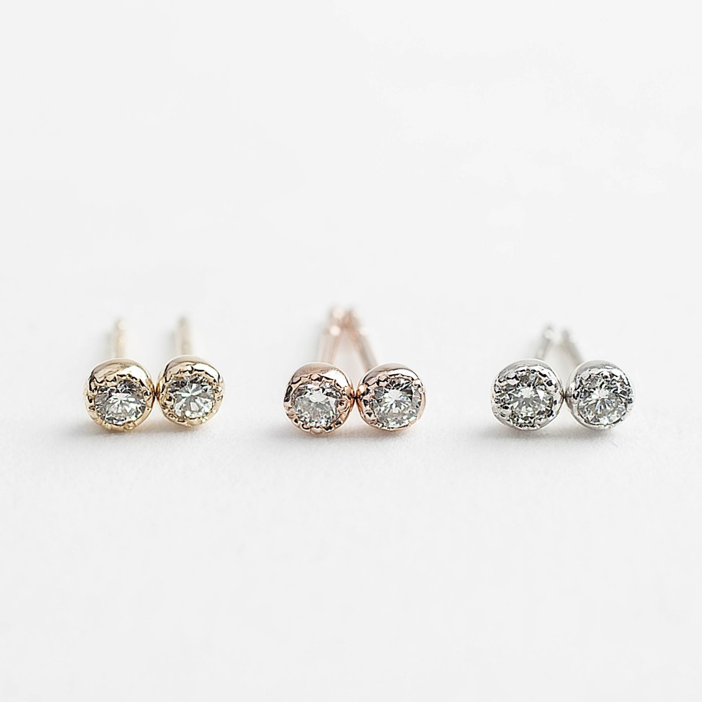 LV☆ 22秋冬/ブリリアントカットのダイヤモンドを添えたピアス LV☆ 22秋冬/ブリリアントカットのダイヤモンドを添えたピアス