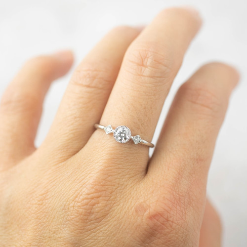 ムーン＆スターリング ブリリアントカットダイヤモンド婚約指輪 
