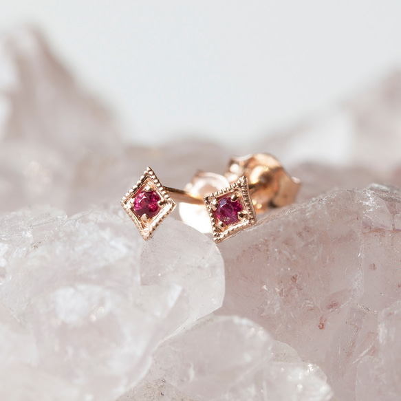 7月誕生石✴︎ルビーピアス✴︎ヴィンテージ風華奢な誕生石イヤリング  