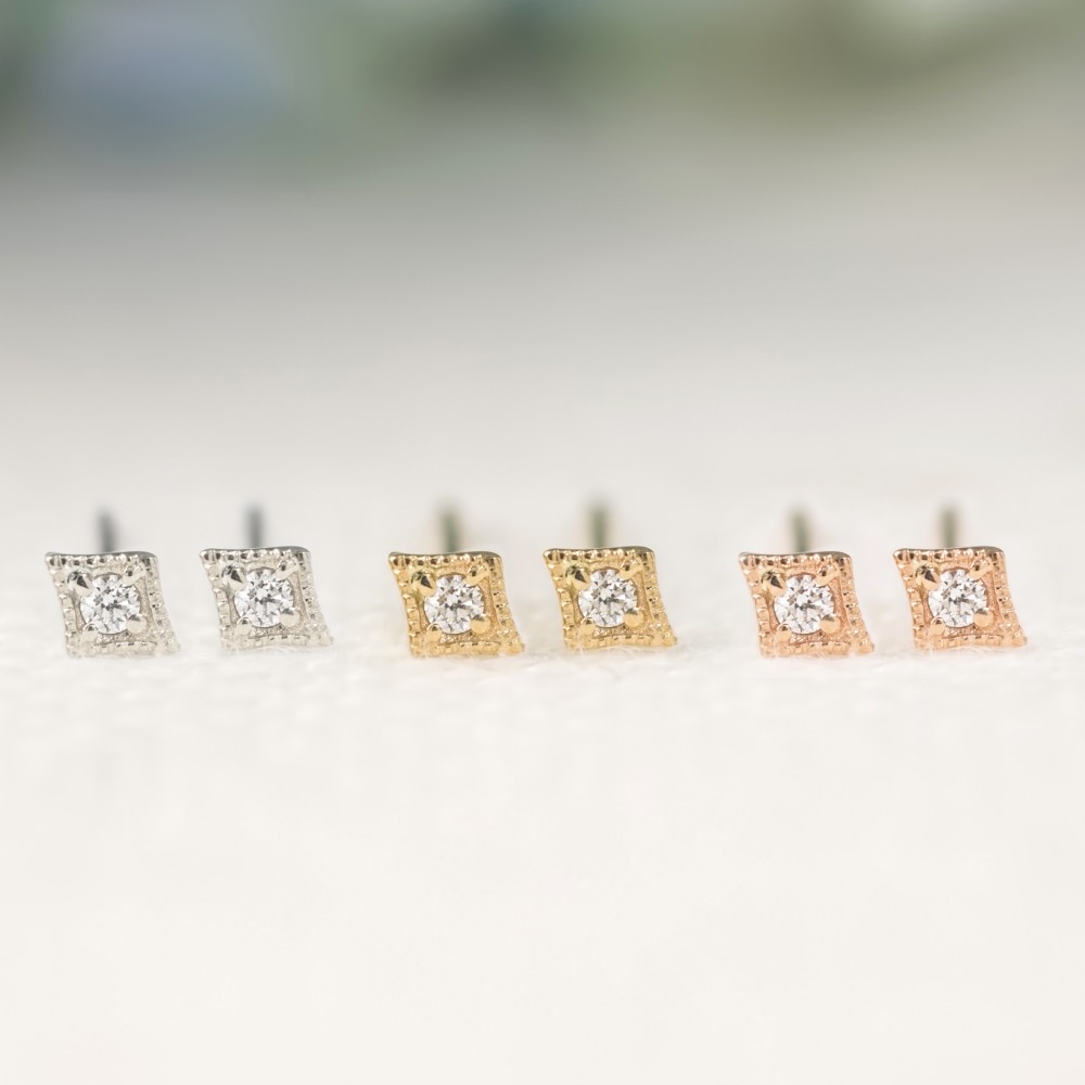 k18 ダイヤモンドピアス　ヴィンテージ風 4月誕生石ダイヤモンドピアス✴︎ヴィンテージ風華奢な星形