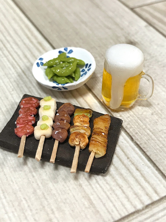 【再販】焼き鳥盛り合わせと枝豆ビールの居酒屋セット【ミニチュアフード】 3枚目の画像