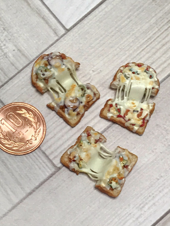 チーズがとろーり♪選べるミニチュアピザトーストのマグネット全3種【フェイクフード】 7枚目の画像