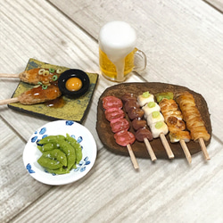 焼き鳥盛り合わせと枝豆ビールの大満足な居酒屋セットD【ミニチュアフード】 1枚目の画像