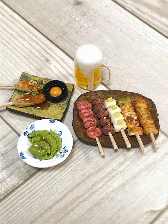 焼き鳥盛り合わせと枝豆ビールの大満足な居酒屋セットD【ミニチュアフード】 1枚目の画像