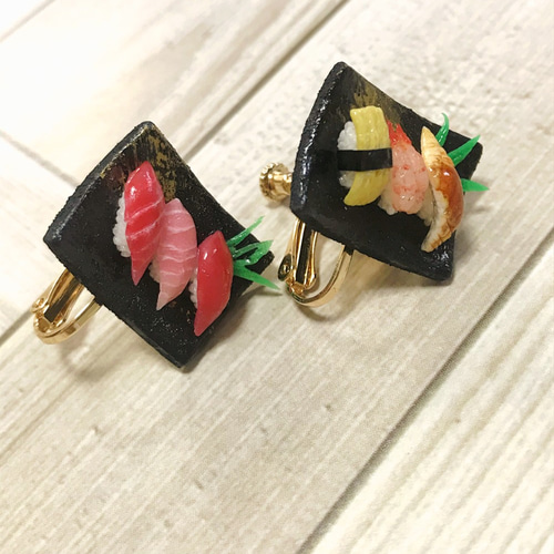 左右でネタがちがう！？】アシンメトリーなお寿司のイヤリング
