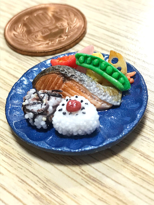 【食品サンプル】鮭とおにぎりのワンプレートごはん【ミニチュアフード】 2枚目の画像