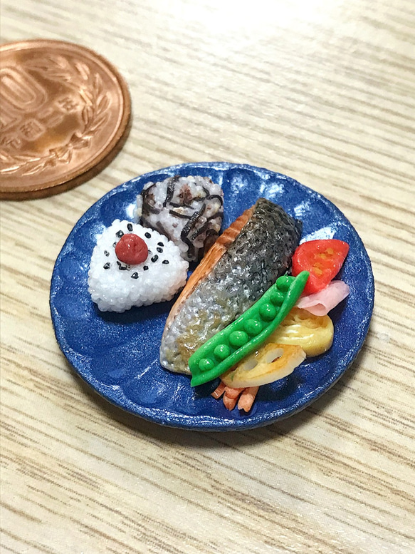 【食品サンプル】鮭とおにぎりのワンプレートごはん【ミニチュアフード】 3枚目の画像