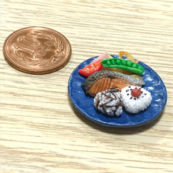 【食品サンプル】鮭とおにぎりのワンプレートごはん【ミニチュアフード】 4枚目の画像