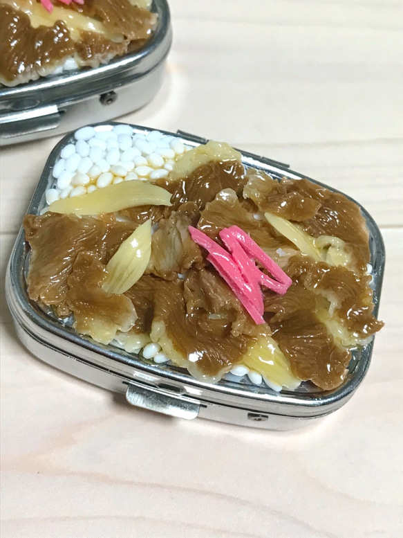 牛丼のピルケース【食品サンプル】 2枚目の画像