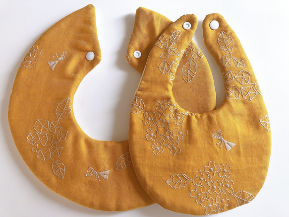 紫陽花の刺繍柄(イエロー)形を選べるスタイ 2枚目の画像