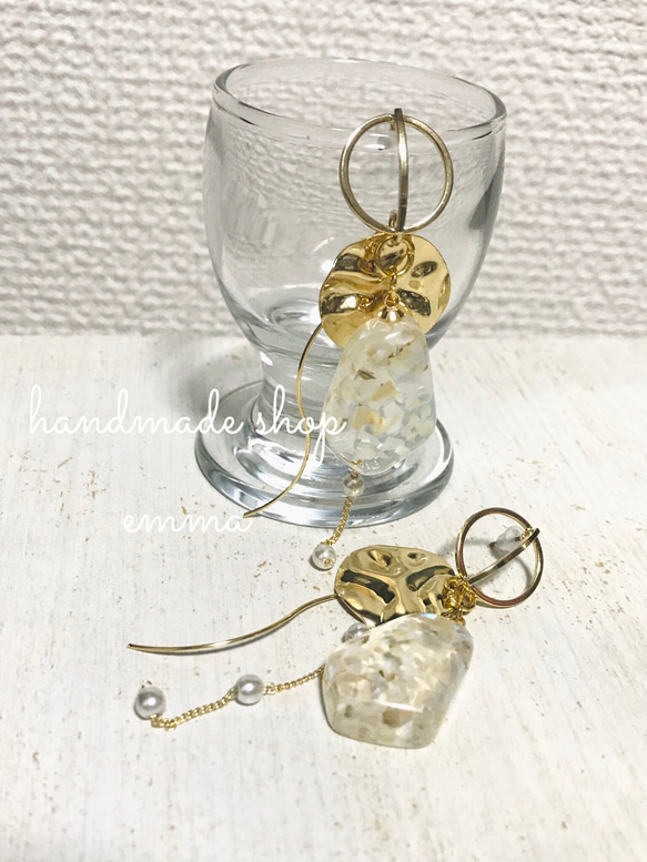 【どれでも2点で3000円】 emma/White×gold シェルピアス 3枚目の画像