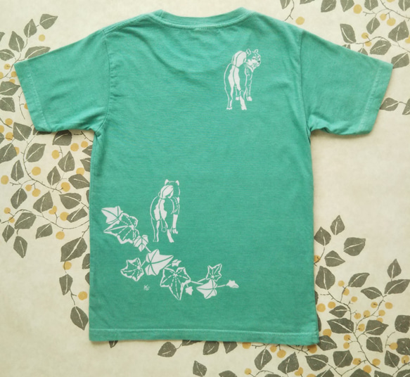 型染め130㎝動物子供Tシャツ  ～柴犬&アイビー～  エメラルドグリーン色 4枚目の画像