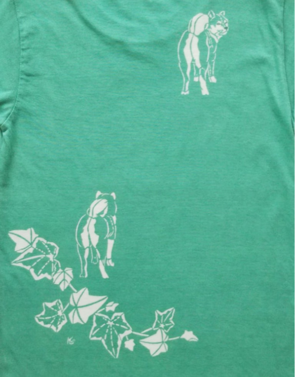 型染め130㎝動物子供Tシャツ  ～柴犬&アイビー～  エメラルドグリーン色 5枚目の画像