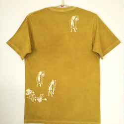 型染めMサイズ動物Tシャツ(男女兼用) ～柴犬&アイビー～ 黄土色 6枚目の画像