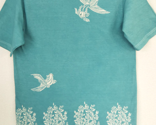 青色の魚イラストTシャツ t1500_a-zxc554