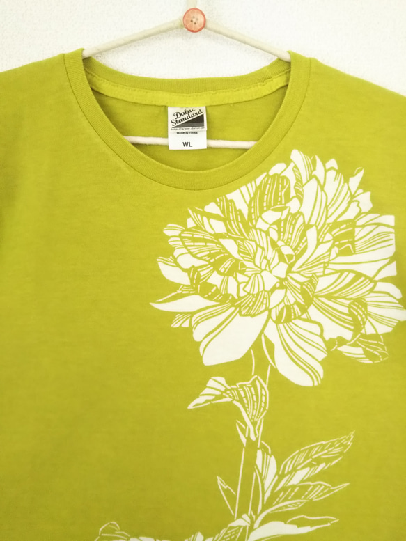 型染めLサイズお花Tシャツ(女性用) ～シャクヤク～ きみどり色 1枚目の画像