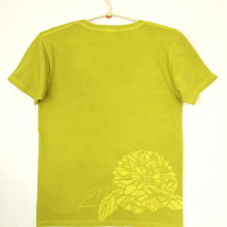 型染めLサイズお花Tシャツ(女性用) ～シャクヤク～ きみどり色 3枚目の画像
