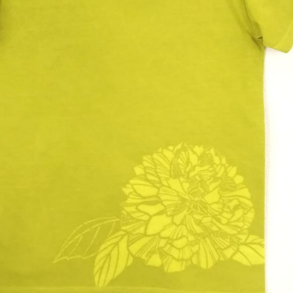 型染めLサイズお花Tシャツ(女性用) ～シャクヤク～ きみどり色 5枚目の画像