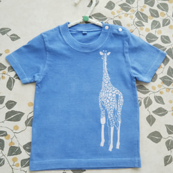 型染め90㎝動物子供Tシャツ ～きりん～  水色 1枚目の画像