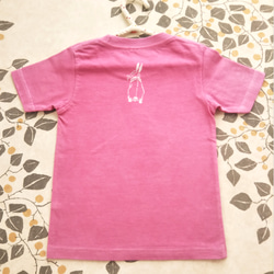型染め100㎝動物子供Tシャツ  ～うさぎ&クローバー～  ピンク色 4枚目の画像
