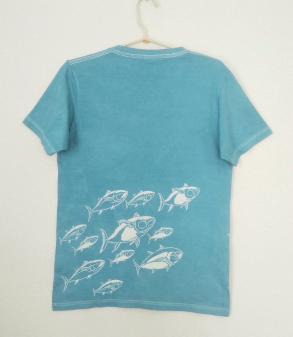 型染めMサイズお魚Tシャツ(男女兼用) ～マグロ&カサゴ～ 薄あおみどり色～ 5枚目の画像