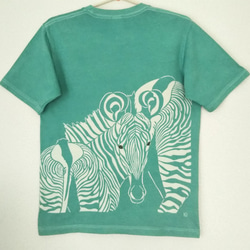 型染めSサイズ動物Tシャツ(男女兼用) ～シマウマ親子～ エメラルドグリーン色 1枚目の画像