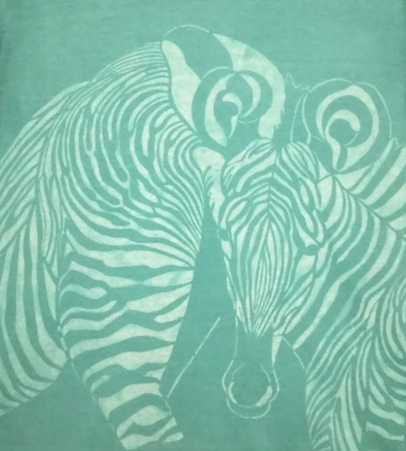 型染めSサイズ動物Tシャツ(男女兼用) ～シマウマ親子～ エメラルドグリーン色 4枚目の画像