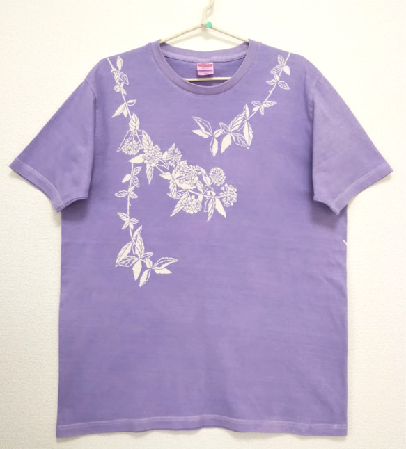 型染めXLサイズお花Tシャツ (男女兼用) ～こでまり～ 薄紫色 1枚目の画像