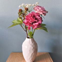花器 花瓶 (白）Vase (white) 陶磁器製　 1枚目の画像