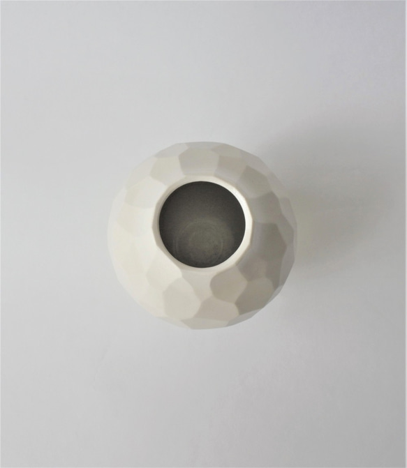 花器 花瓶 (白）Vase (white) 陶磁器製　 5枚目の画像