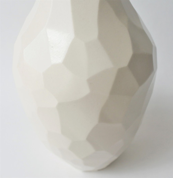 花器 花瓶 (白）Vase (white) 陶磁器製　 6枚目の画像