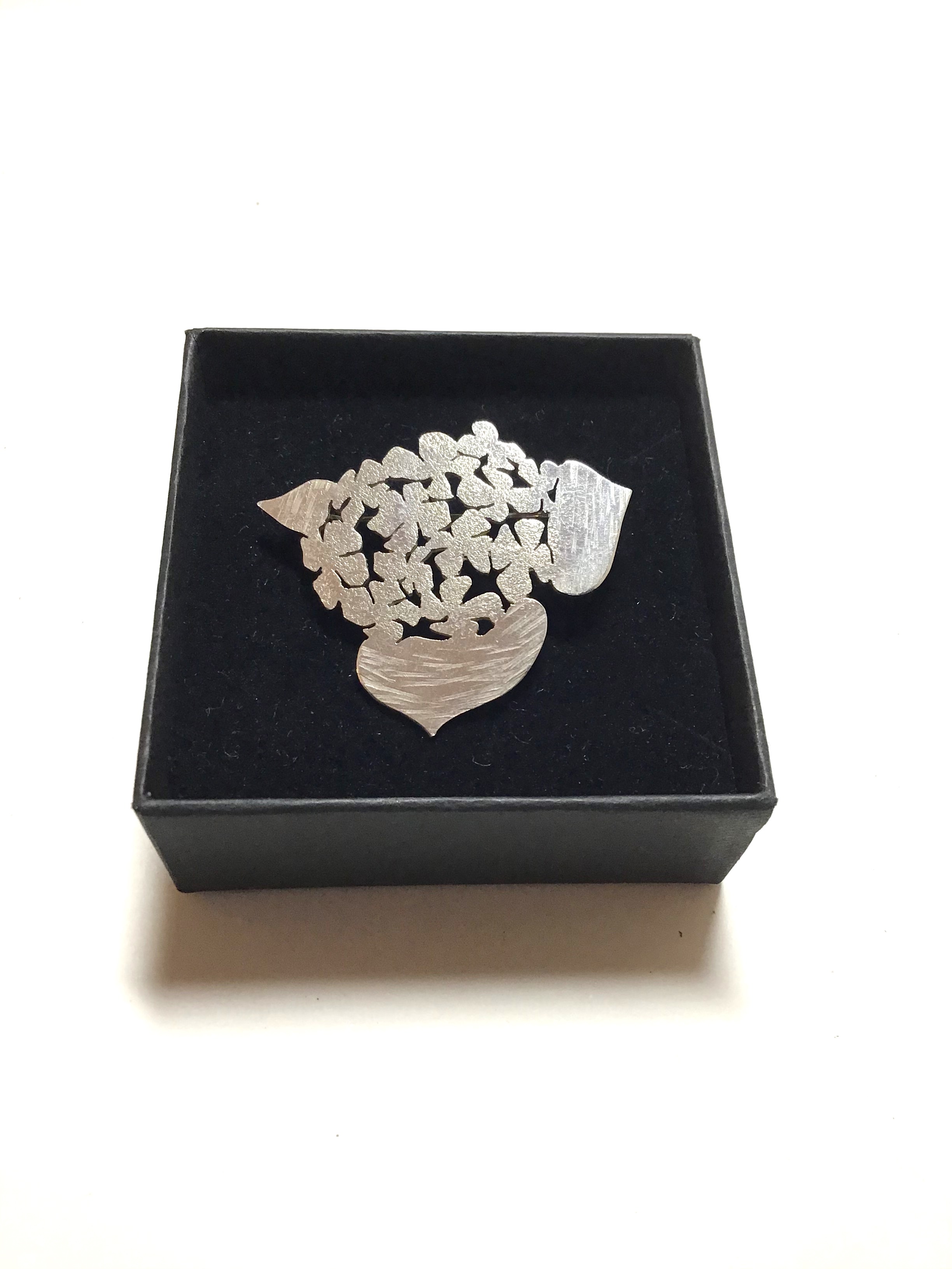 銀の紫陽花ブローチ