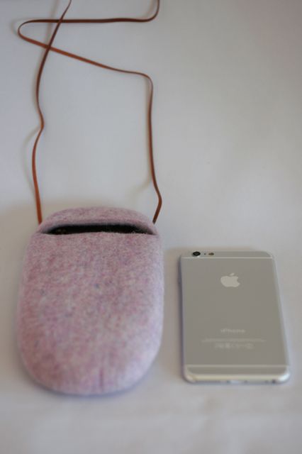 iPhoneポシェット 受注制作・cocoon（限定色・淡ラベンダー）LLサイズ