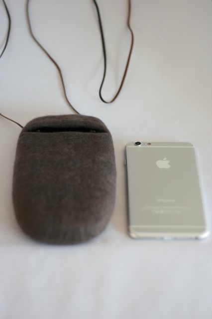 iPhoneポシェット cocoon（スモークグレー）LLサイズ