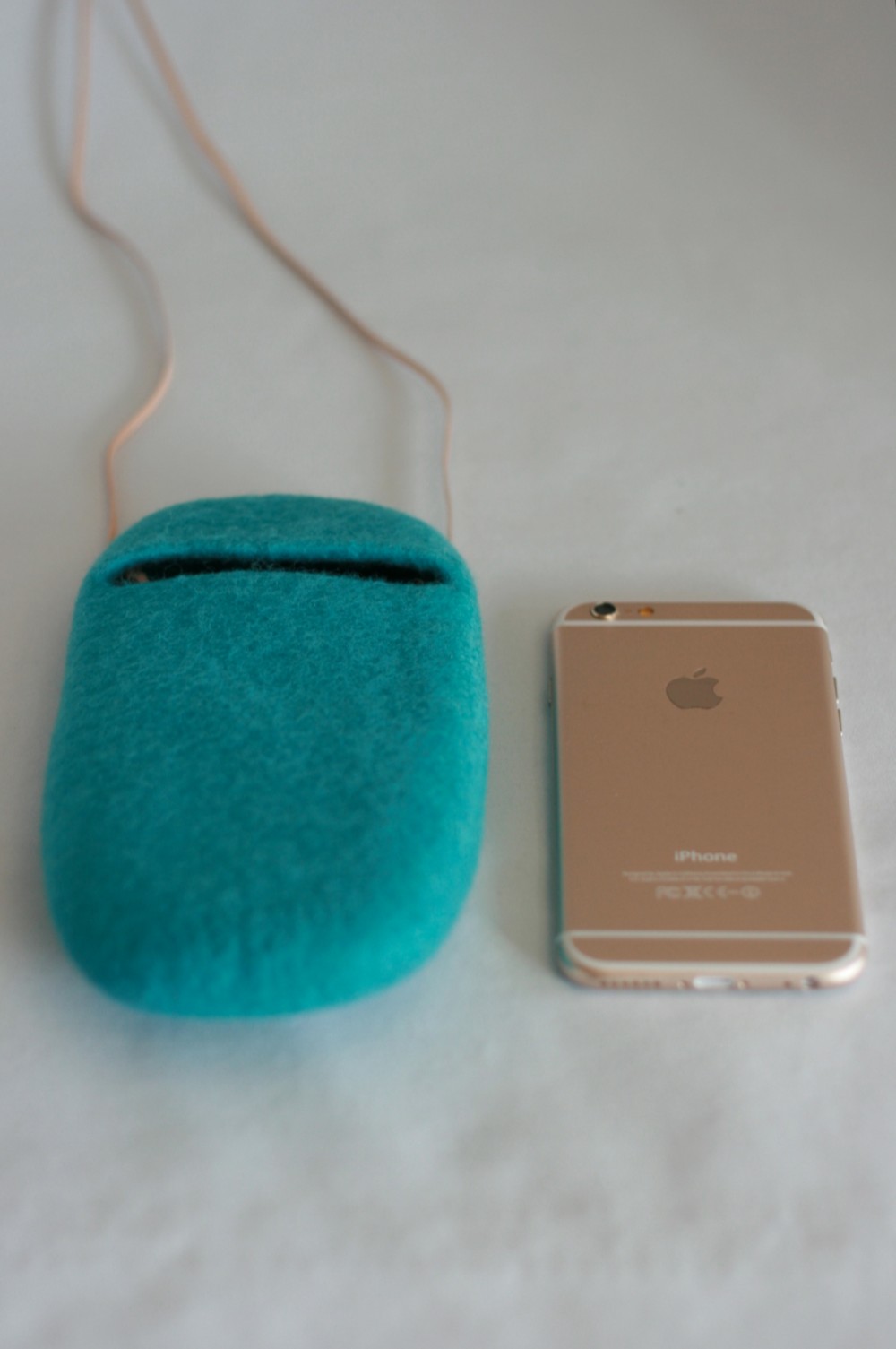 iPhoneポシェット cocoon（ターコイズブルー）Lサイズ