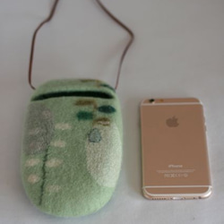 iPhoneポシェット 受注制作・春のcocoon-Ⅱ（浅緑）Lサイズ 2枚目の画像