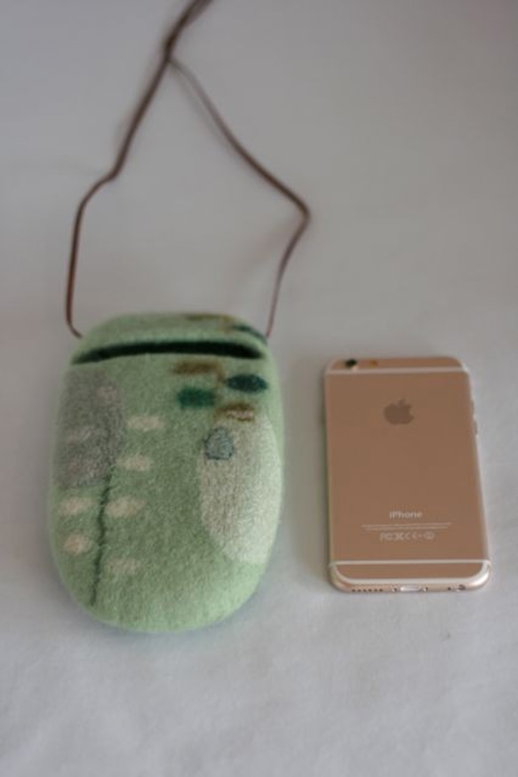 iPhoneポシェット 受注制作・春のcocoon-Ⅱ（浅緑）Lサイズ 2枚目の画像
