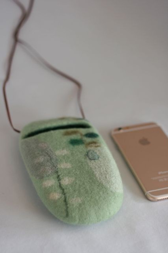 iPhoneポシェット 受注制作・春のcocoon-Ⅱ（浅緑）Lサイズ 3枚目の画像