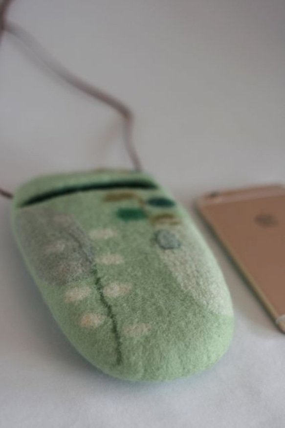 iPhoneポシェット 受注制作・春のcocoon-Ⅱ（浅緑）Lサイズ 7枚目の画像