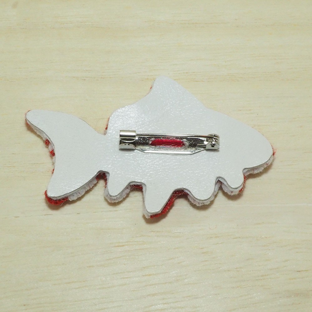 手刺繍ブローチ｜金魚(和金・大)