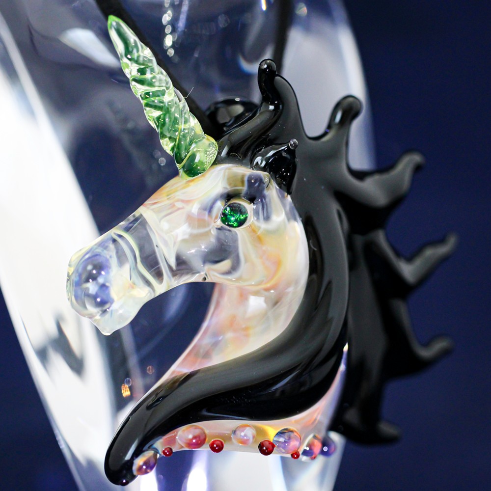 黒いたてがみのユニコーン