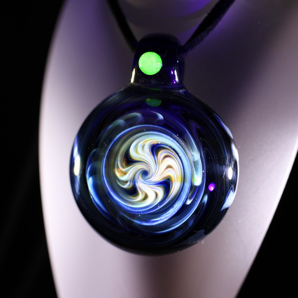 スイッチバック ガラス ペンダント 3枚目の画像