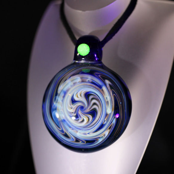 スイッチバック ガラス ペンダント 4枚目の画像