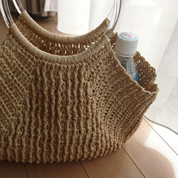 【受注制作】引き上げ模様編みが可愛い！丸持ち手のナチュラルカゴバッグ 1枚目の画像