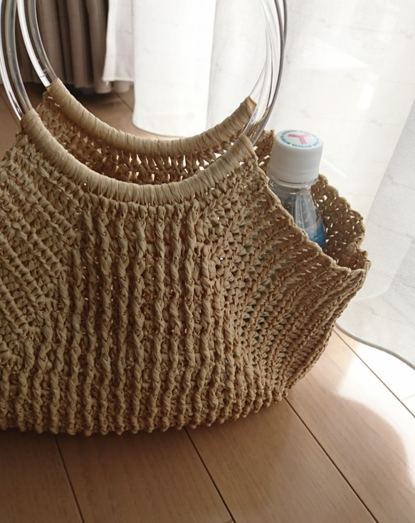 【受注制作】引き上げ模様編みが可愛い！丸持ち手のナチュラルカゴバッグ 1枚目の画像